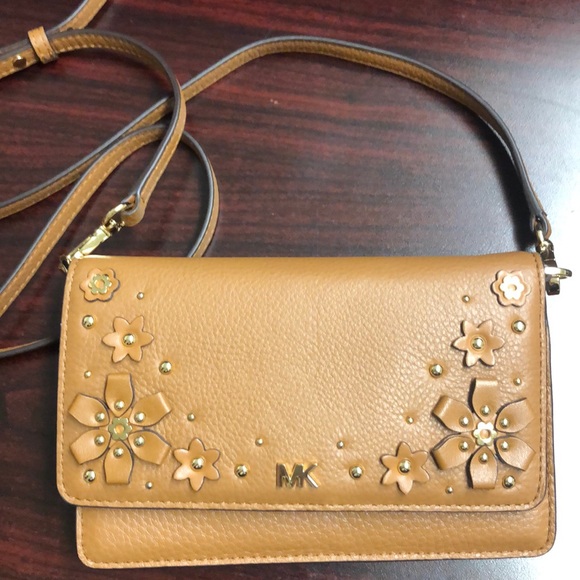 Michael Kors Handbags - Michael Kors Crossbody